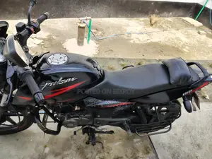 Bajaj Pulsar 150 . 2018