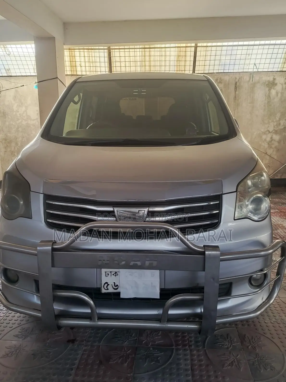 Toyota Noah 2012