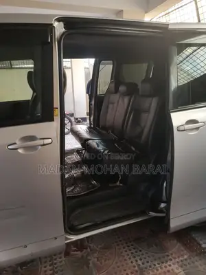 Toyota Noah 2012
