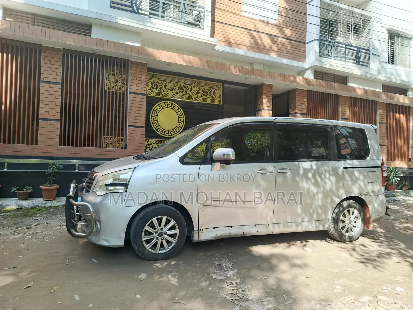 Toyota Noah 2012