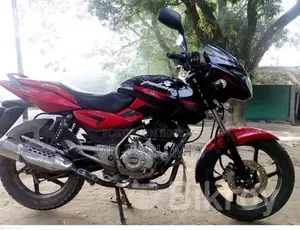 Bajaj Pulsar 150 . 2017