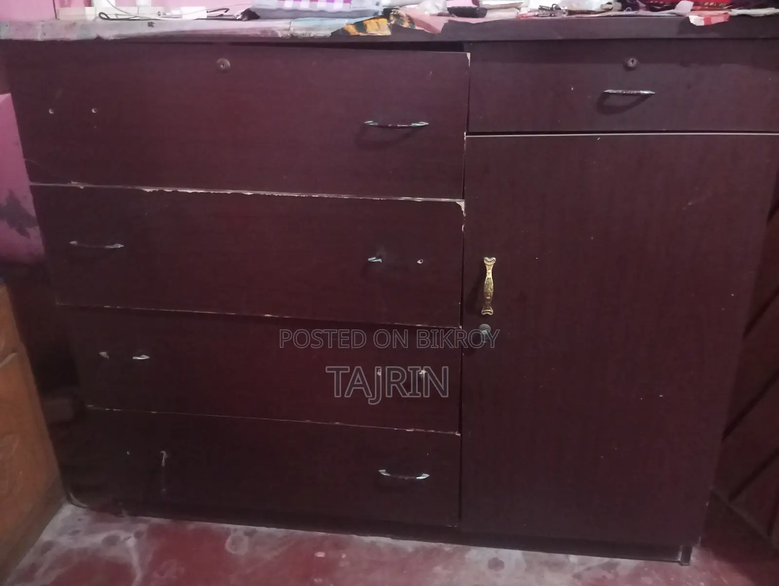 ওয়ারড্রব বিক্রি করা হবে