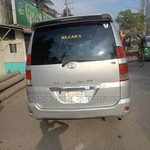 Toyota Noah silver 2005