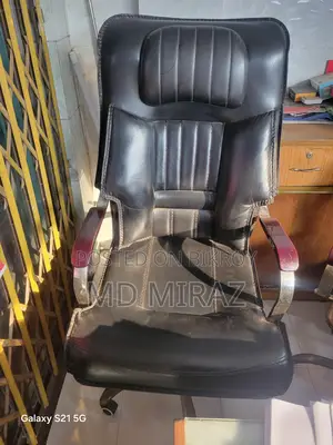চেয়ার বিক্রির জন্য