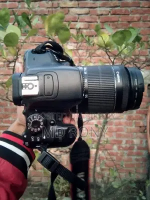 Canon 700D + Lens EF-S 18-55MM