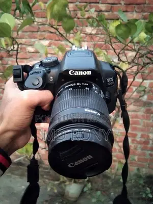 Canon 700D + Lens EF-S 18-55MM