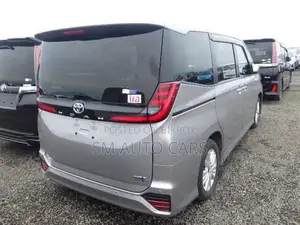 Toyota Noah Hybrid S-G Silver 2022