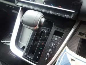 Toyota Noah Hybrid S-G Silver 2022