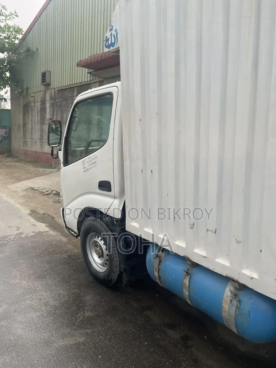 Toyota DYNA vans 2002
