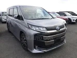 Toyota Noah Hybrid SZ Silver 2022