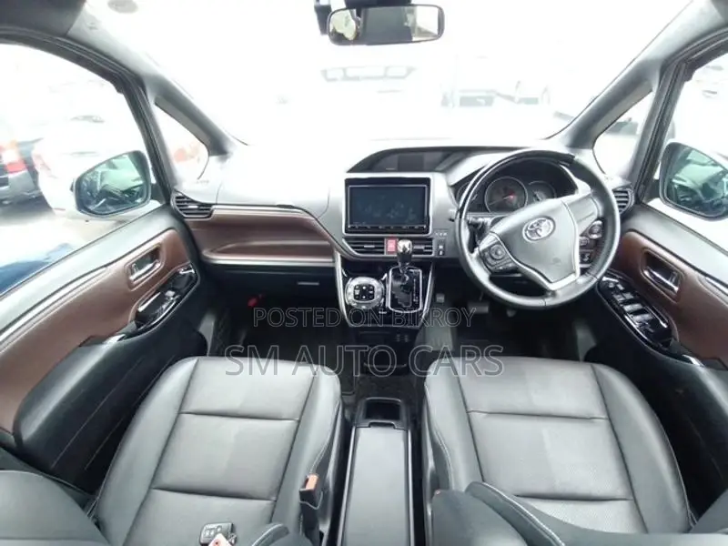 Toyota Esquire Non Hybrid Gi Black 2020