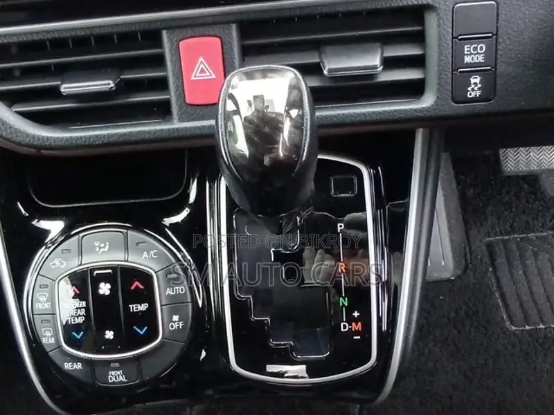 Toyota Esquire Non Hybrid Gi Black 2020