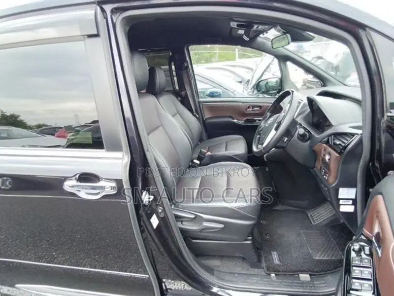 Toyota Esquire Non Hybrid Gi Black 2020