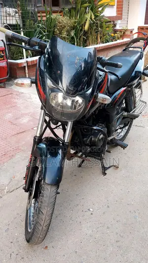 Bajaj Pulsar 150 . 2004