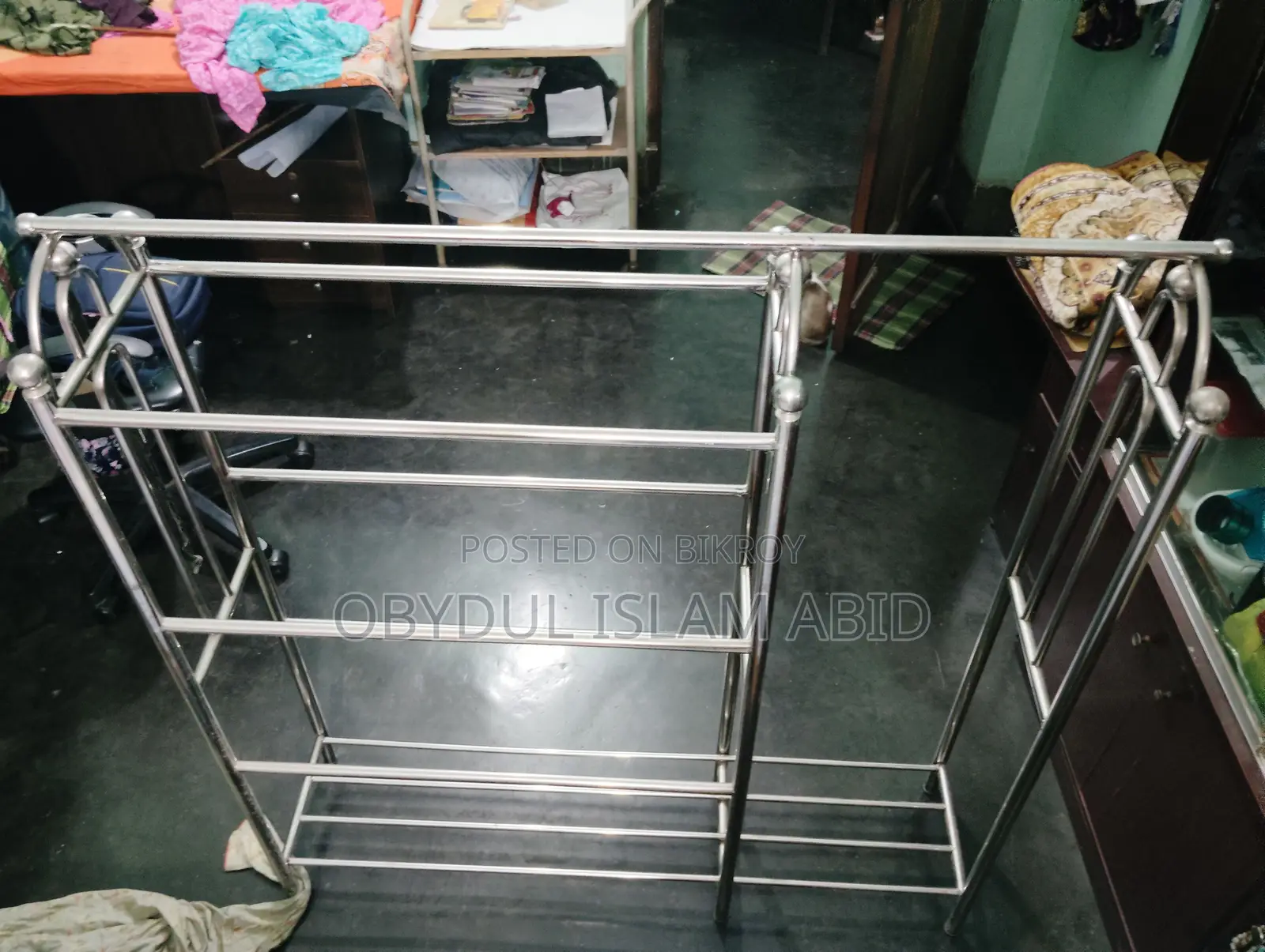 স্টেইনলেস স্টিলের কাপড় রাখার র‍্যাক বিক্রি হবে – প্রায় নতুন