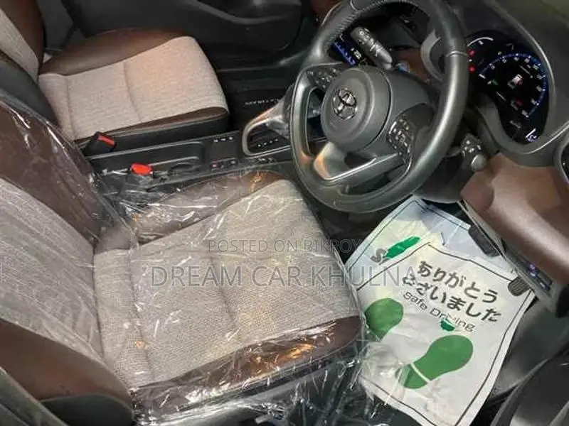 Toyota Yaris Cross Z Leather Wine 2021
