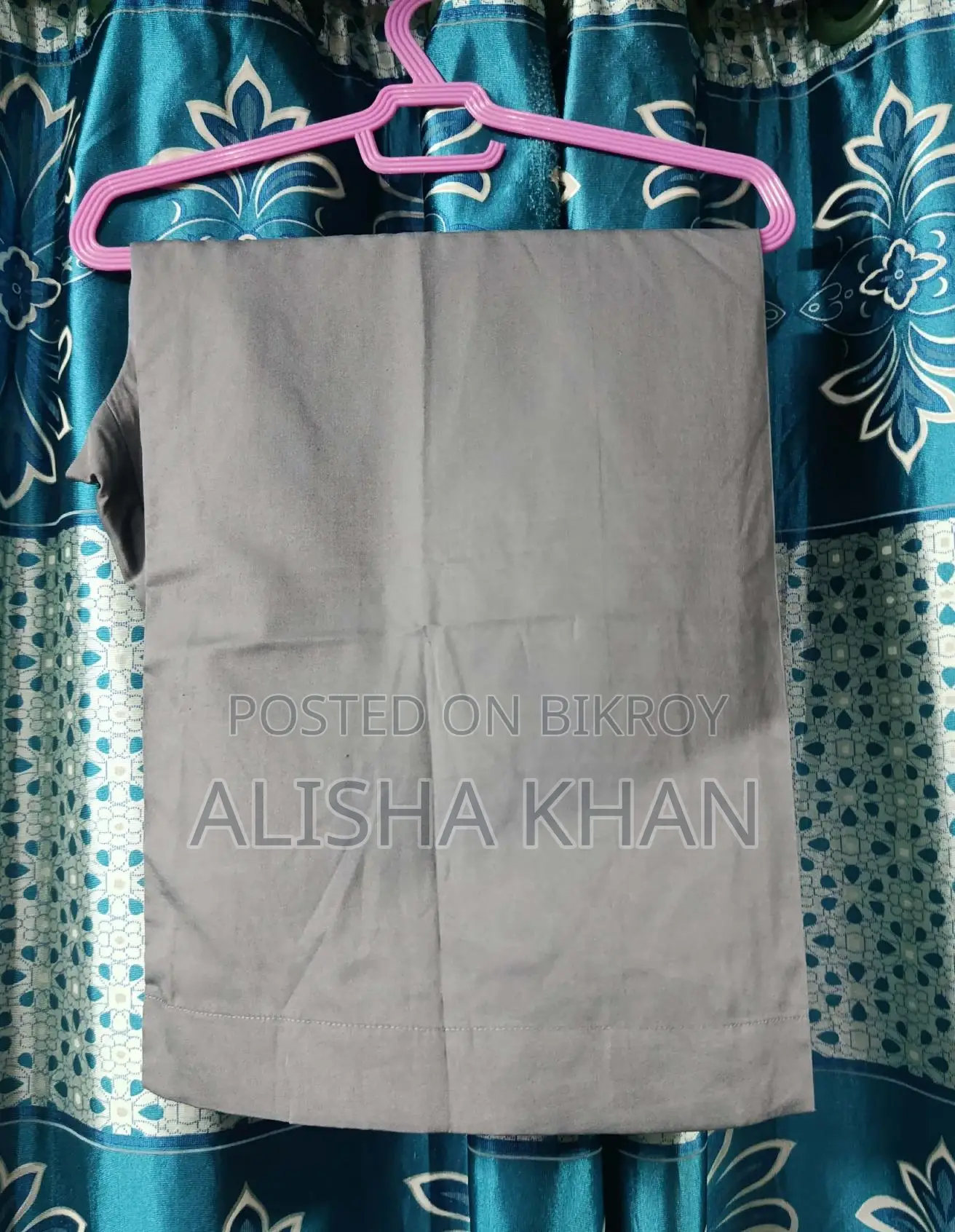 Selling Ready-made Indian Three-Piece Set.