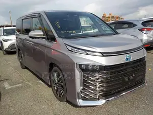 Toyota Voxy 2022