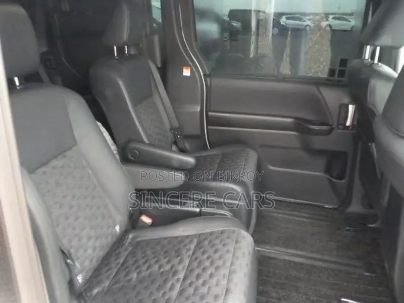 Toyota Voxy SZ HYB GR EDITION 2023