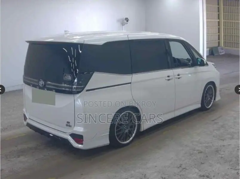 Toyota Voxy SZ HYB GR EDITION 2023