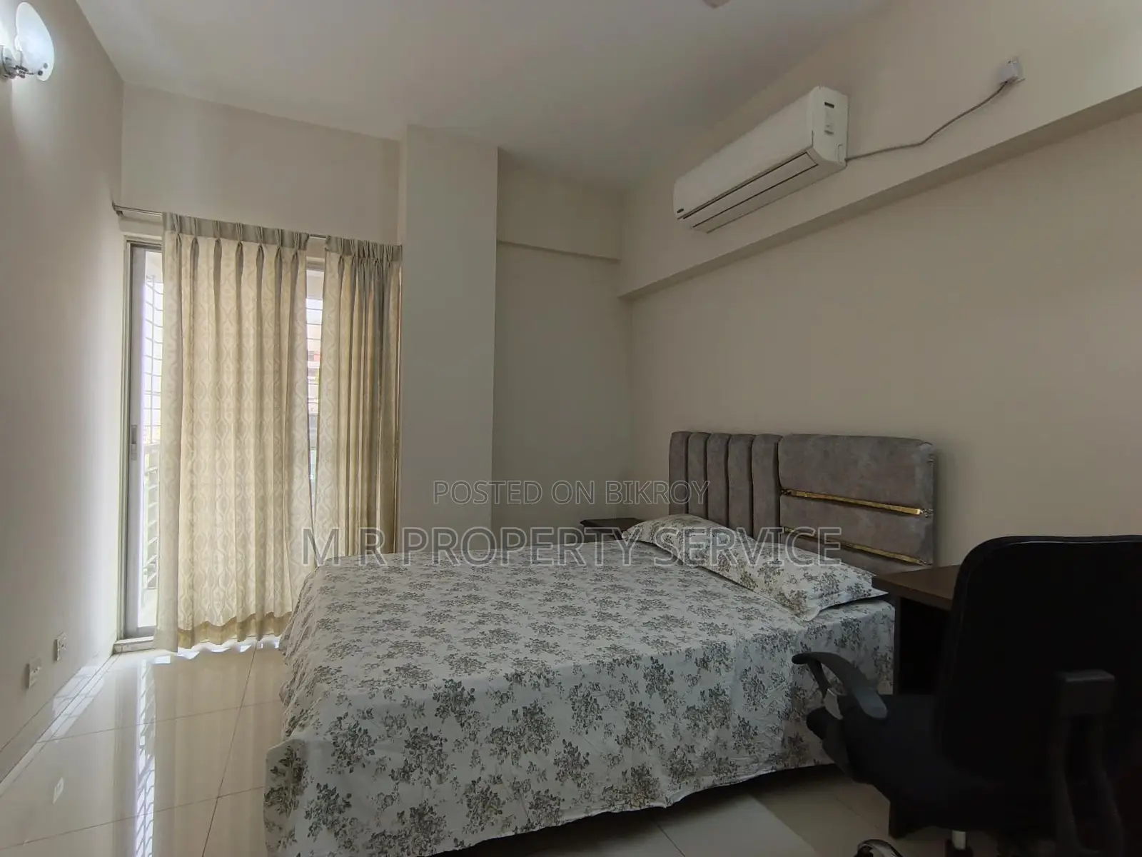 Gulshan-1 Exclusive Top Floor Fully Furnished Apartment Rent