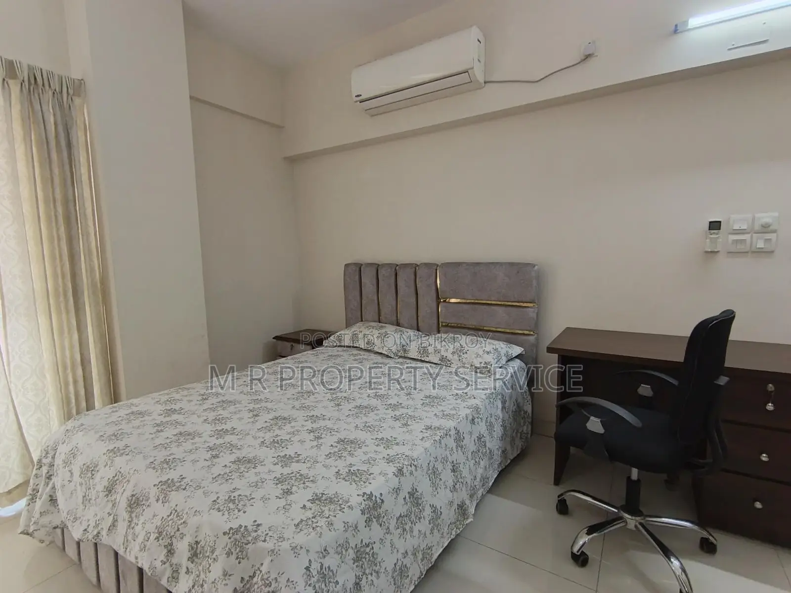 Gulshan-1 Exclusive Top Floor Fully Furnished Apartment Rent