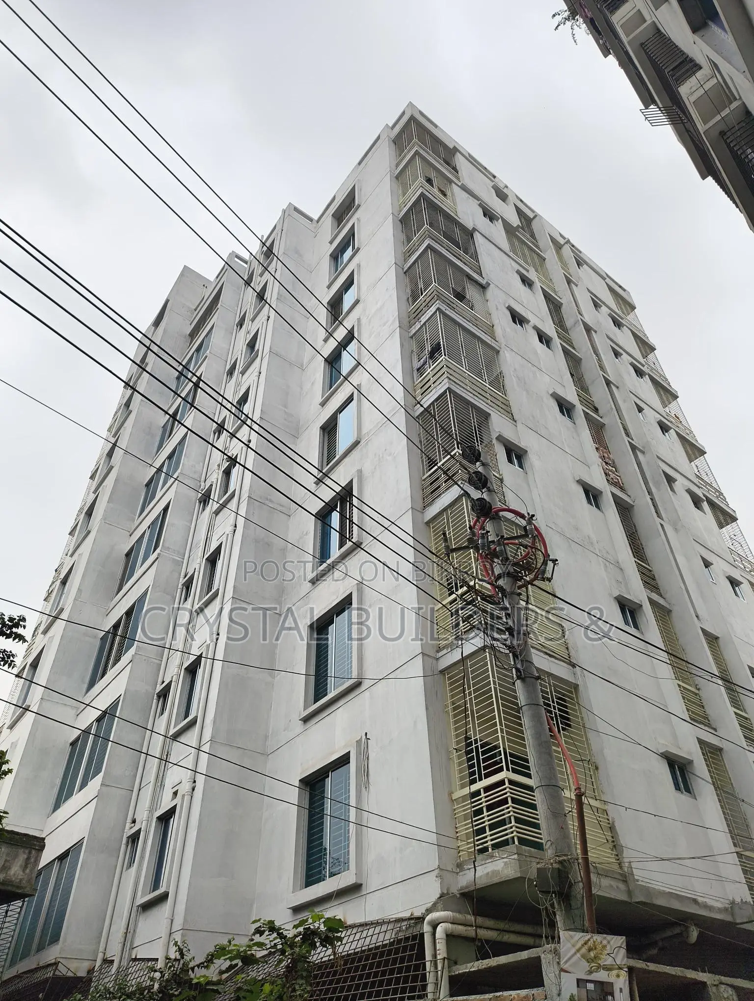 Own a luxurious ready flat at an incredible price.