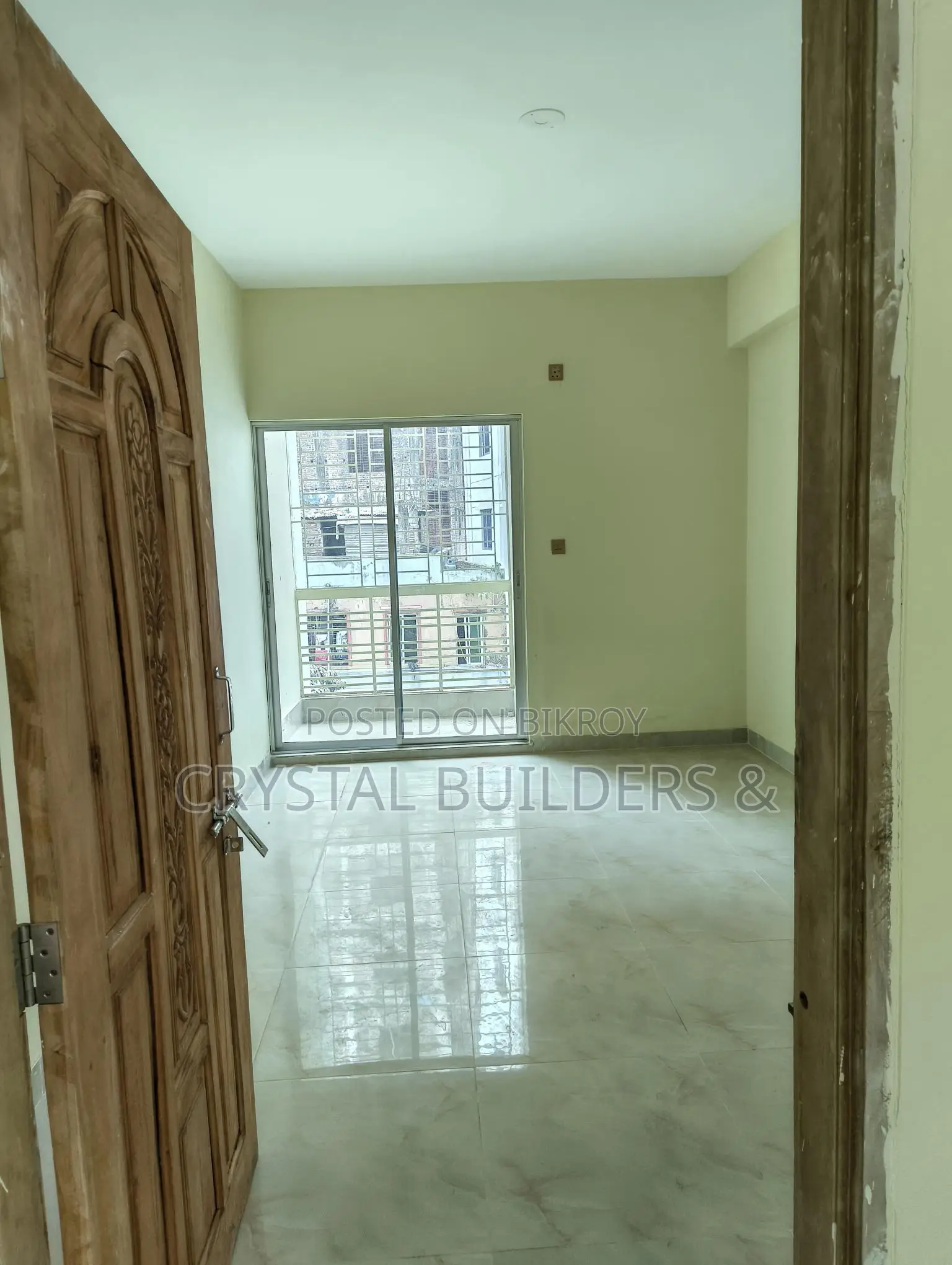 Own a luxurious ready flat at an incredible price.