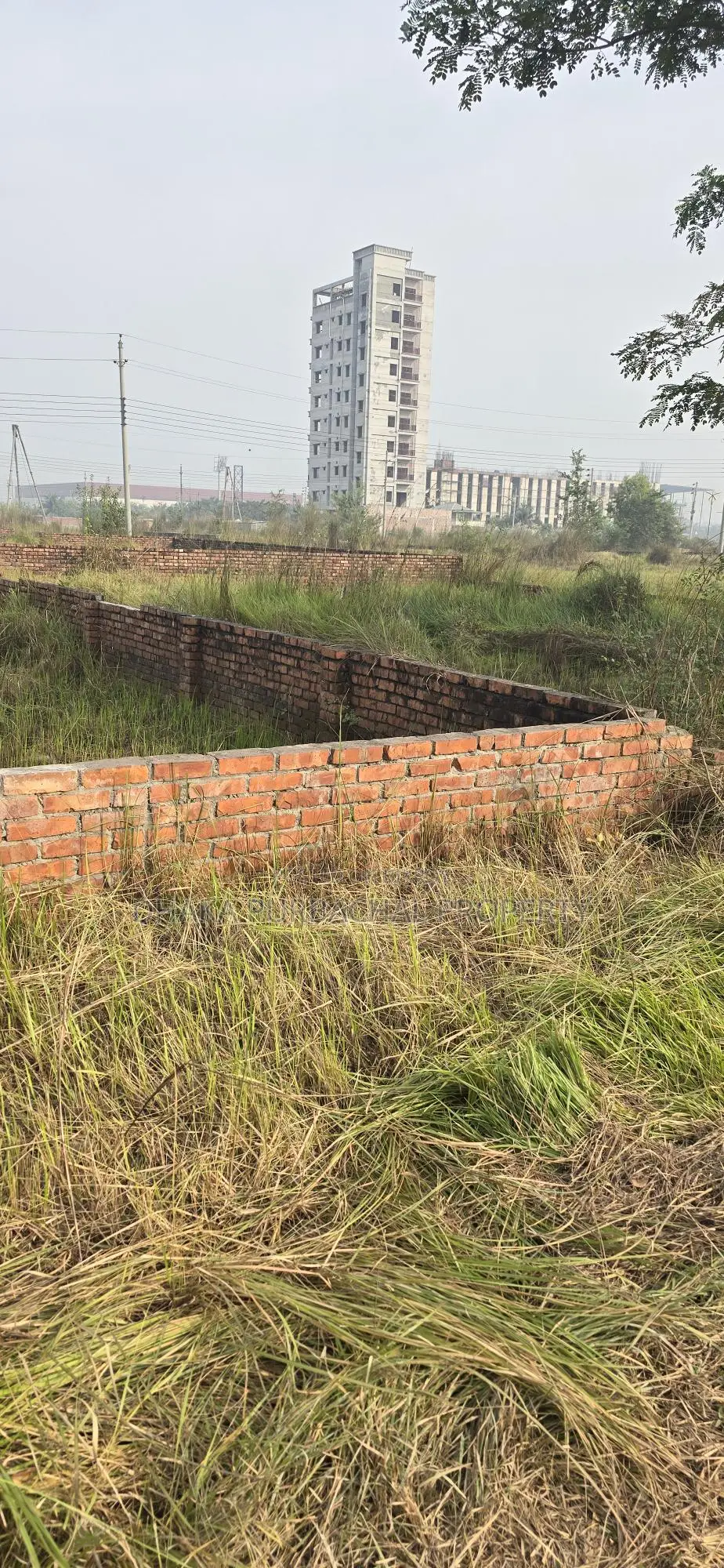 বসুন্ধরা আ/এ, ব্লক -এন,৬০'চওড়া রাস্তায় দক্ষিণমুখী১০কাঠা প্লট বিক্রয়