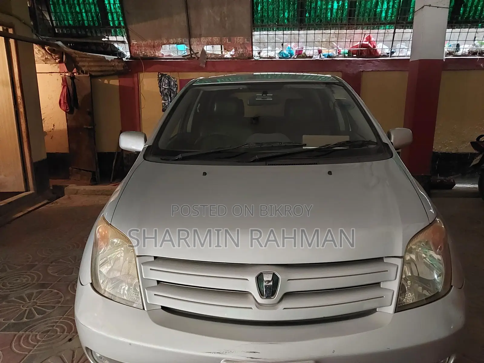 Toyota ist 2004
