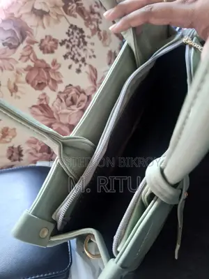 মেয়েদের ব্যাগ
