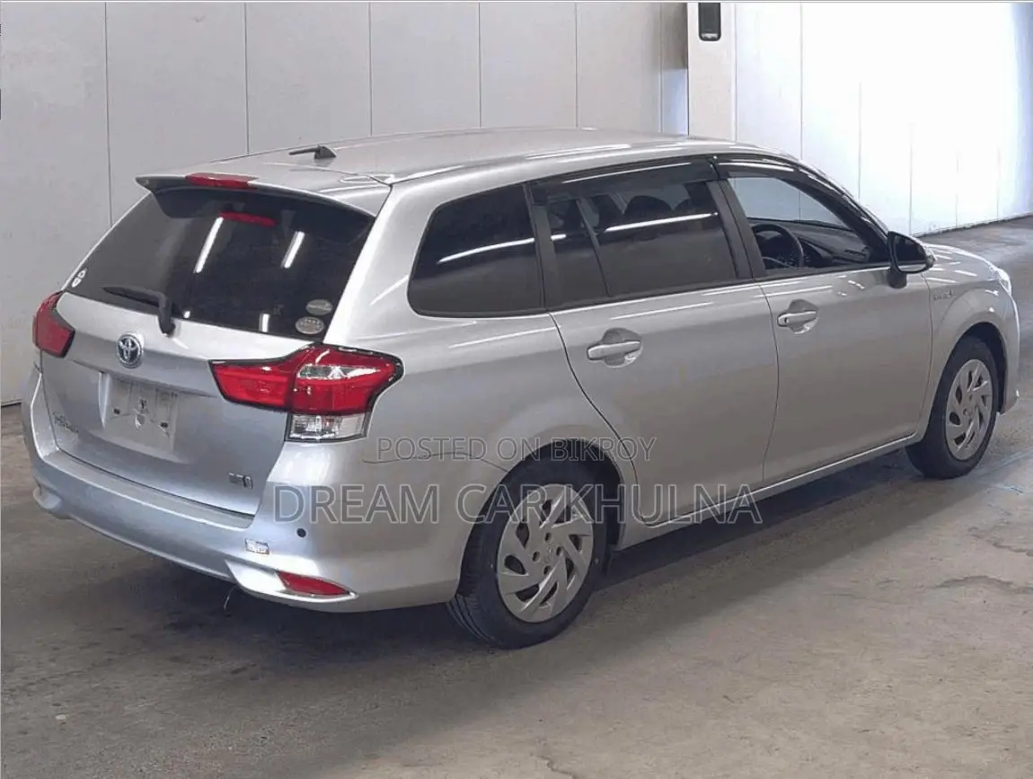 Toyota Fielder Ex Hybrid Silver 2020