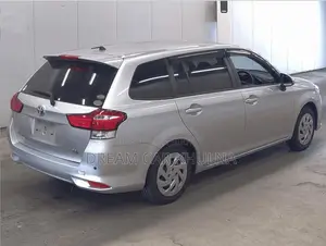 Toyota Fielder Ex Hybrid Silver 2020