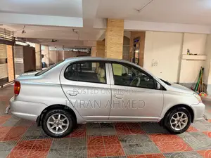 Toyota Platz 2004