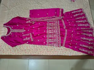গারারা ড্রেস এবং প্রায়োর ব্যাগ
