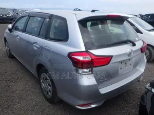 Toyota Fielder Non Hybrid EX Silver 2020