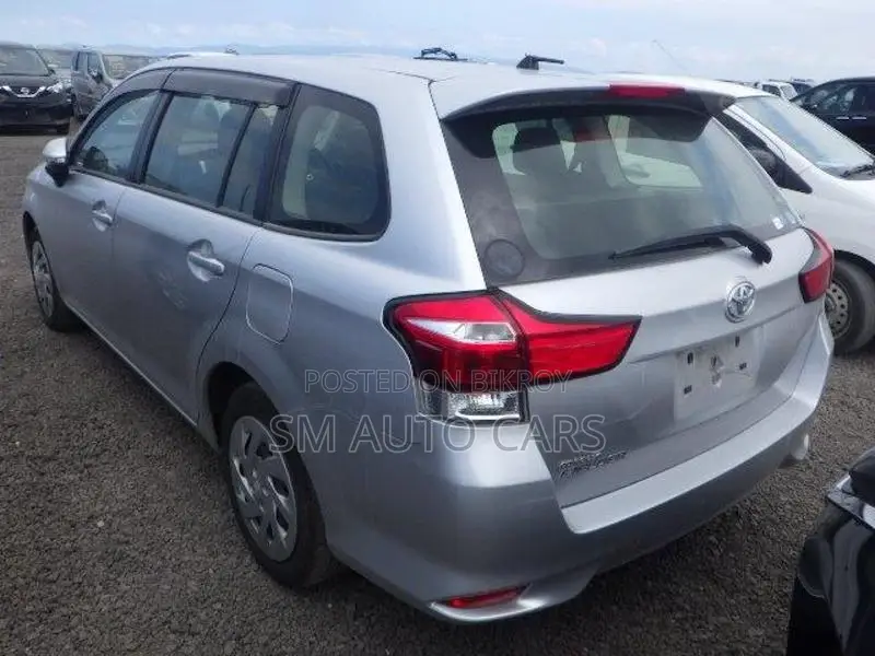 Toyota Fielder Non Hybrid EX Silver 2020