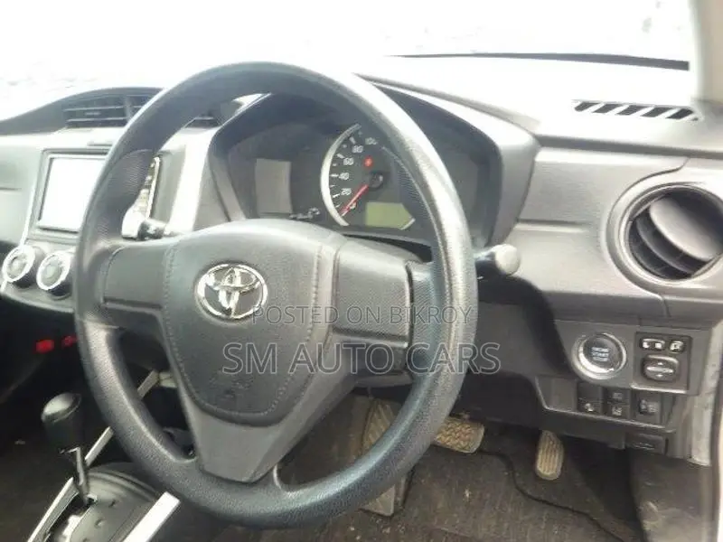 Toyota Fielder Non Hybrid EX Silver 2020