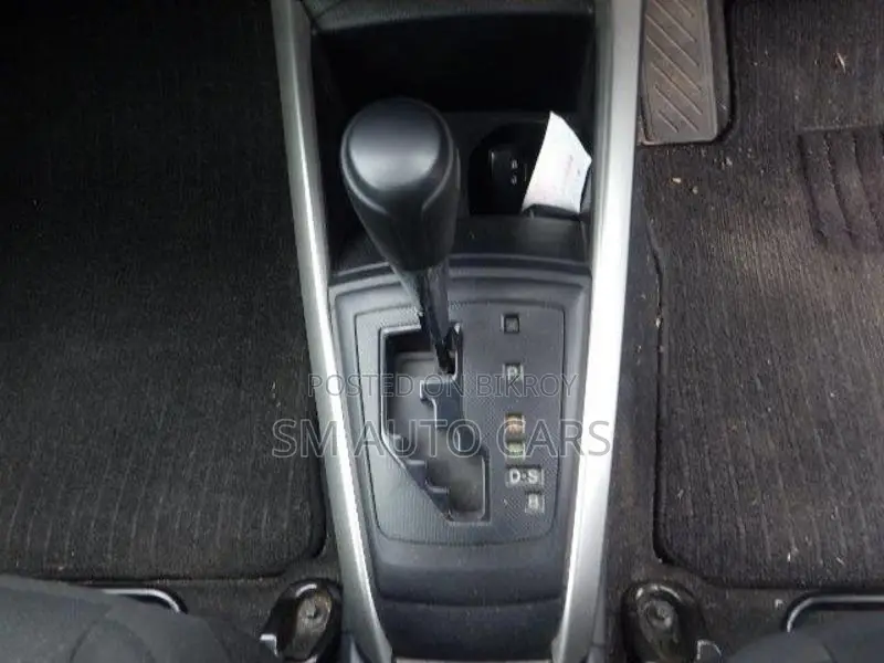 Toyota Fielder Non Hybrid EX Silver 2020