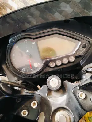Bajaj Pulsar 150 . 2016