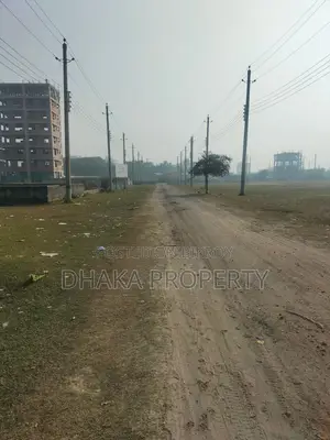 সেক্টর-১৭/ডি তে ৬০ ফুট রোডের পাশে ৬ কাঠার পার্ক নর্থ প্লট