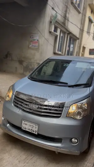 Toyota Noah X smart 2012