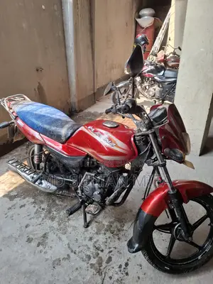 Bajaj Platina 100 . 2015
