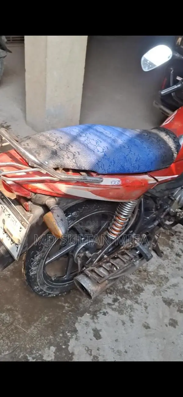 Bajaj Platina 100 . 2015