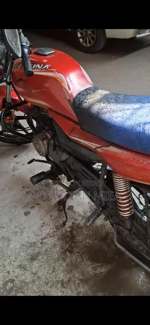 Bajaj Platina 100 . 2015