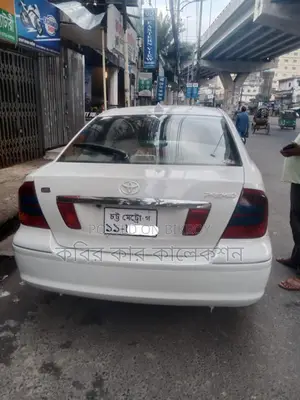টয়োটা প্রিমিও সাদা ২০০৪