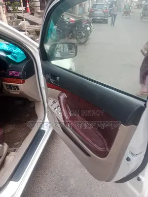 টয়োটা প্রিমিও সাদা ২০০৪