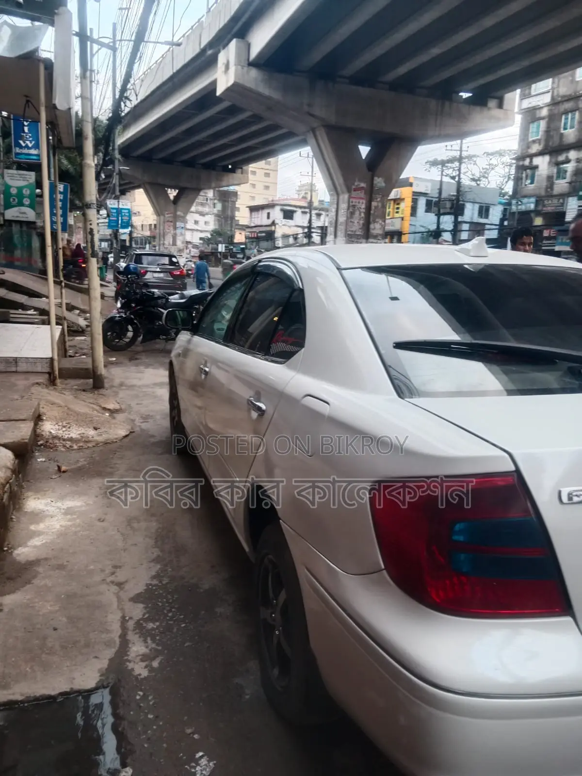 টয়োটা প্রিমিও সাদা ২০০৪