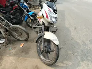 TVS Metro . 2014