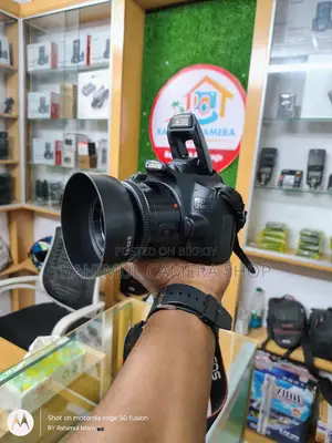 Canon 250D with 50mm prime lens 1.8 fresh condition